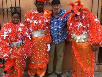 Freddy Ginebra célébrant le carnaval à la Casa de Teatro