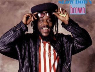 La estrella jamaicana del reggae, Dennis Brown, murió a los 42 años en 1999.