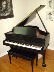 piano-179726_960_720