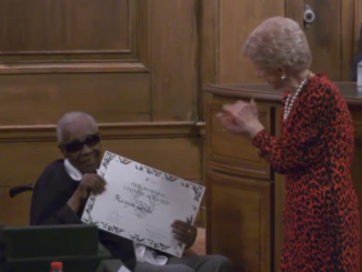 Guadeloupean writer Maryse Condé with Hélène Carrère d'Encausse, the permanent secretary of the Académie française during the presentation of the Cino del Duca Prize - Photo: Screenshot Awards Ceremony (YouTube)
